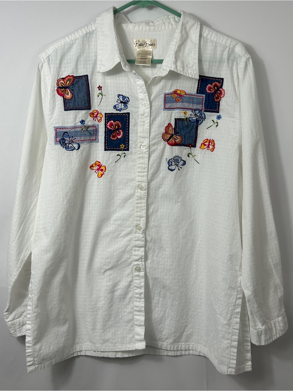 Bobbie Brooks Embroidered White Button-Up Shirt Floral Patches Size Large
